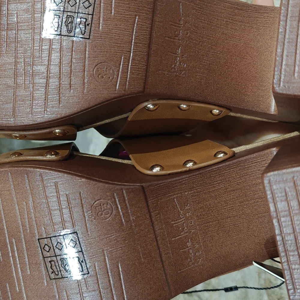 Tan Sandals with Gold Accents - Picture 7 of 8